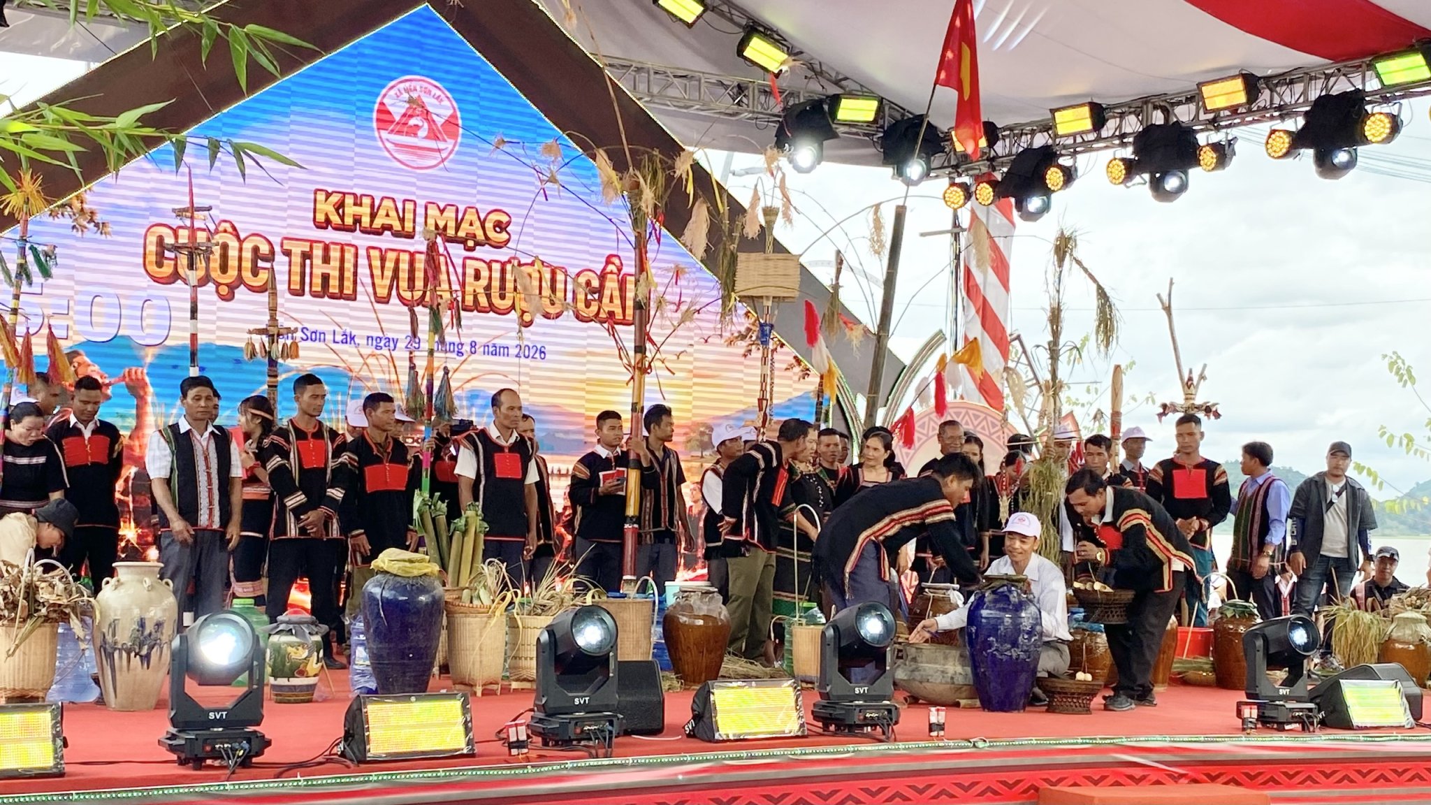 Lễ hội Rượu cần của người M’nông bên hồ Lắk