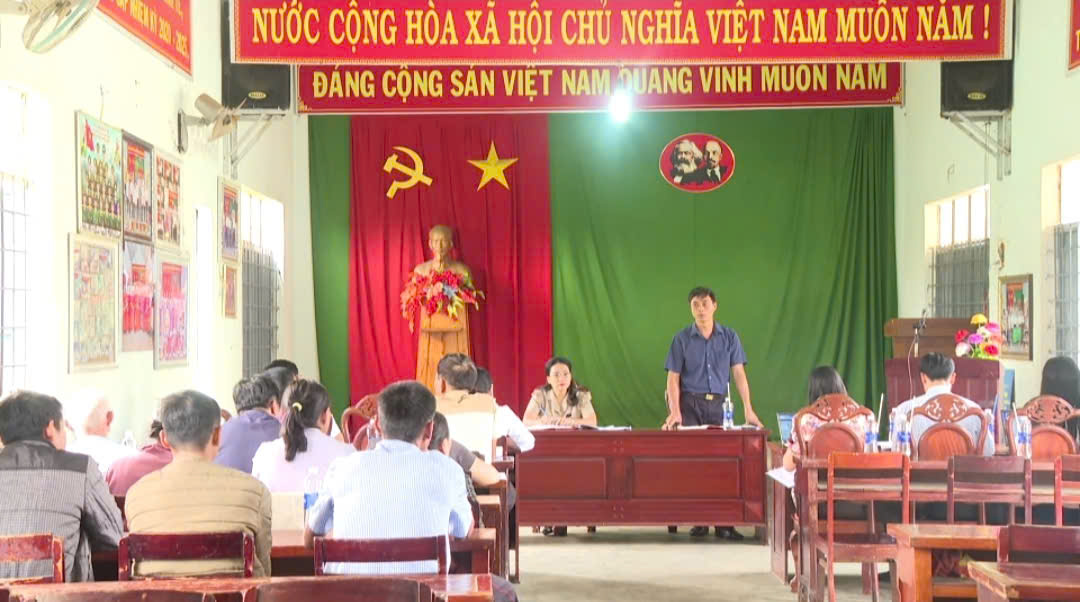 Bám sát cơ sở, tổ công tác số 01 làm việc với các chi bộ thôn 4, Buôn Lê và Buôn Jun