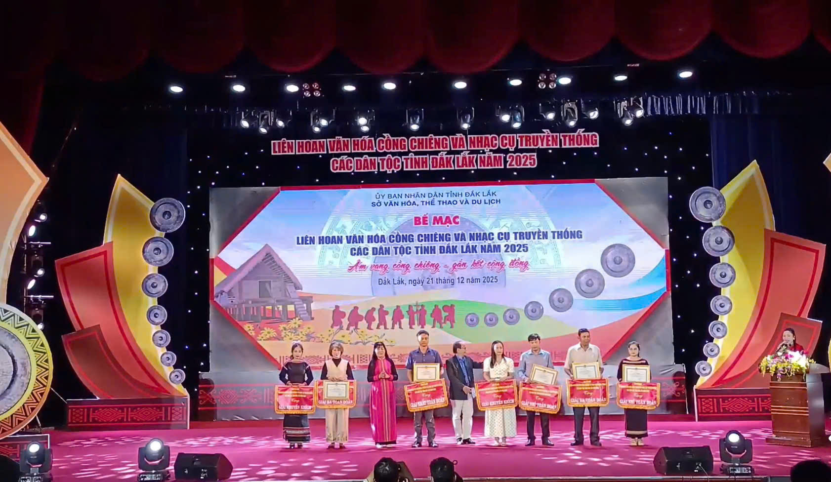 Đoàn nghệ nhân xã Liên Sơn Lắk xuất sắc đạt giải nhất toàn đoàn tại liên hoan văn hoá cồng chiêng tỉnh Đắk Lắk năm 2025