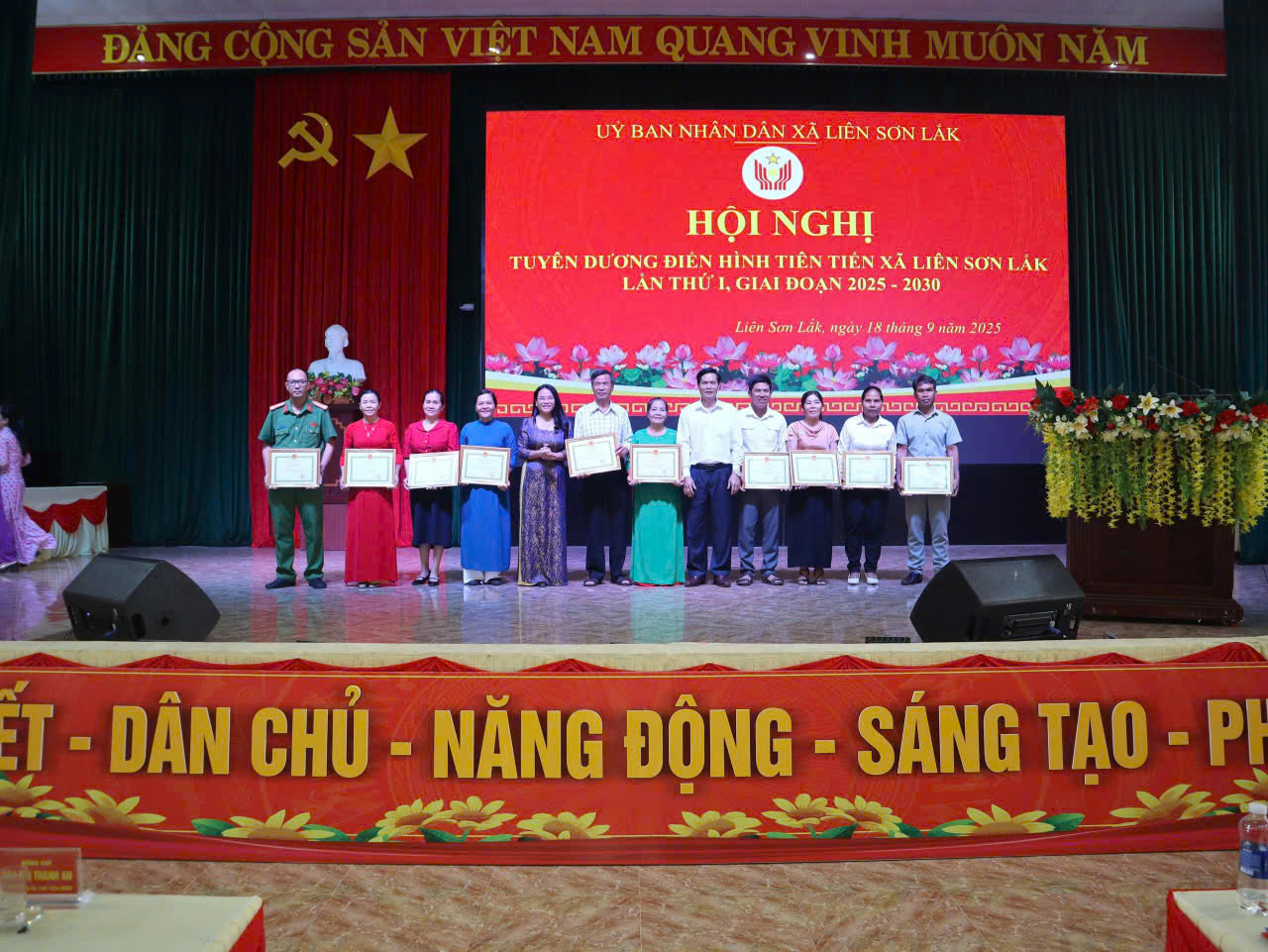 Xã Liên Sơn Lắk tuyên dương 31 điển hình tiên tiến giai đoạn 2020 - 2025
